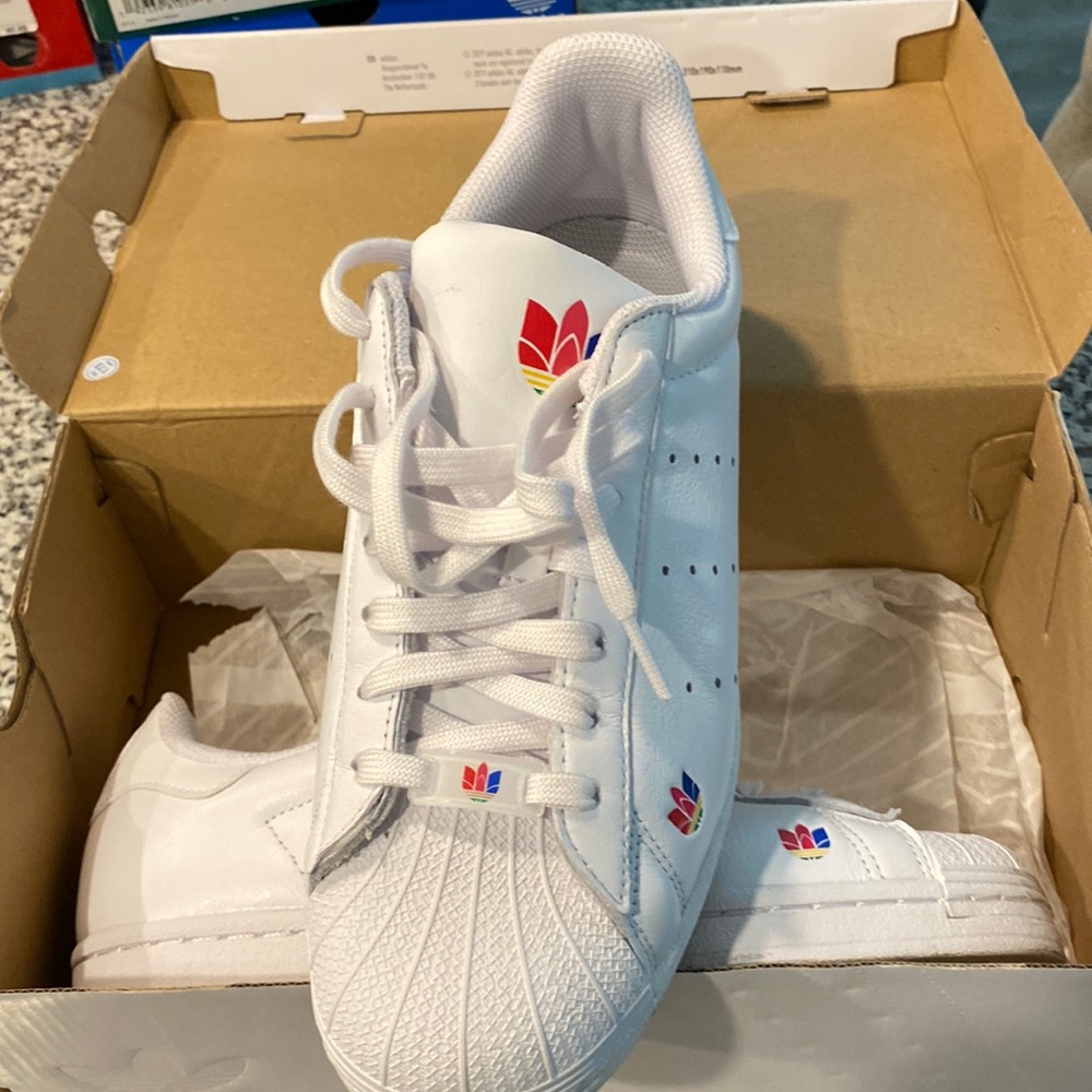 Size 8 adidas shell toe sneakers